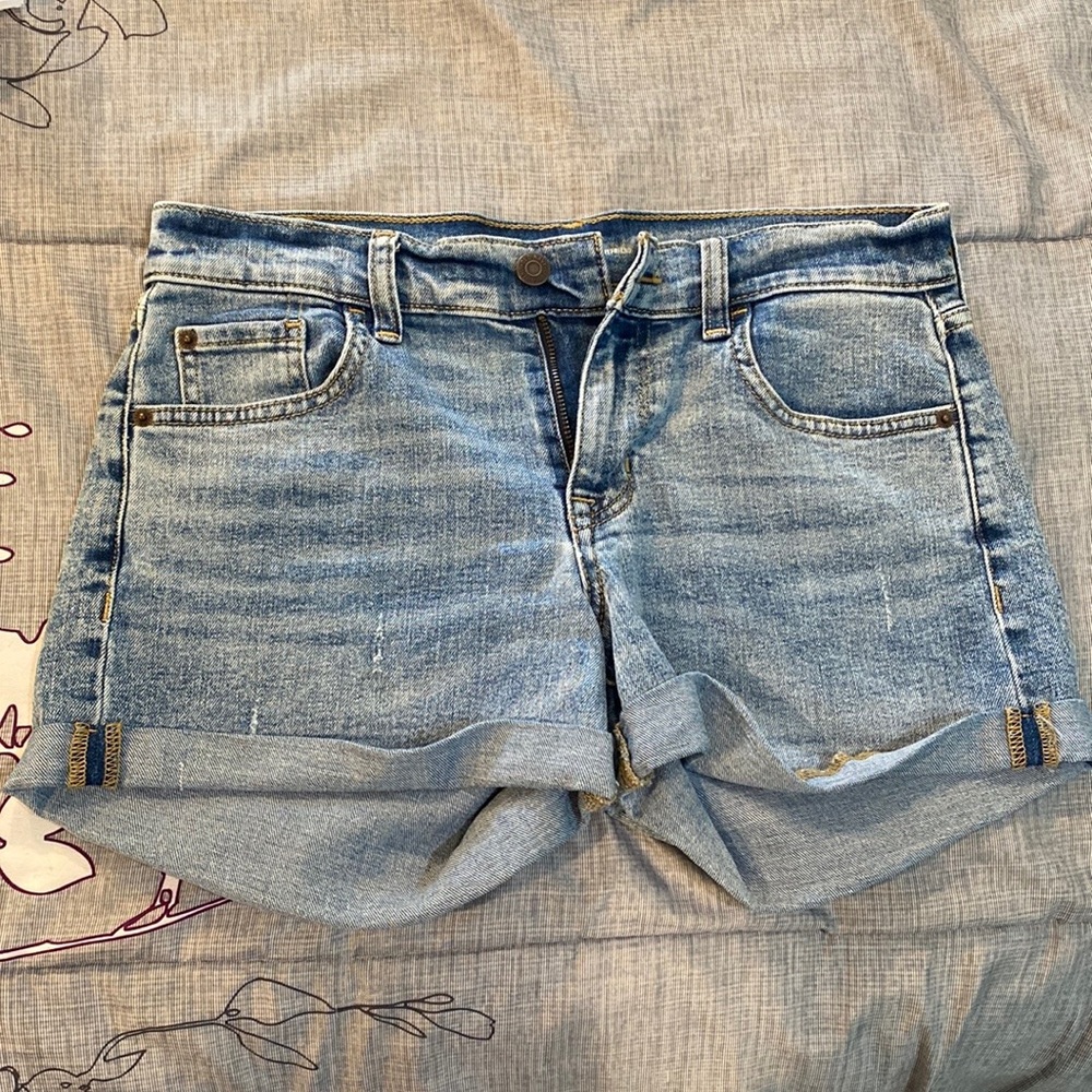Old Navy Boyfriend cut Denim jean shorts. Size 4